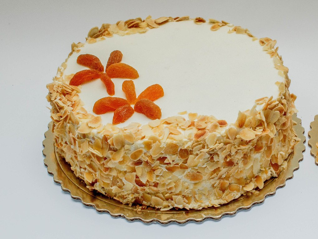 TORT AMARETTO ŚREDNI TORT AMARETTO ŚREDNI