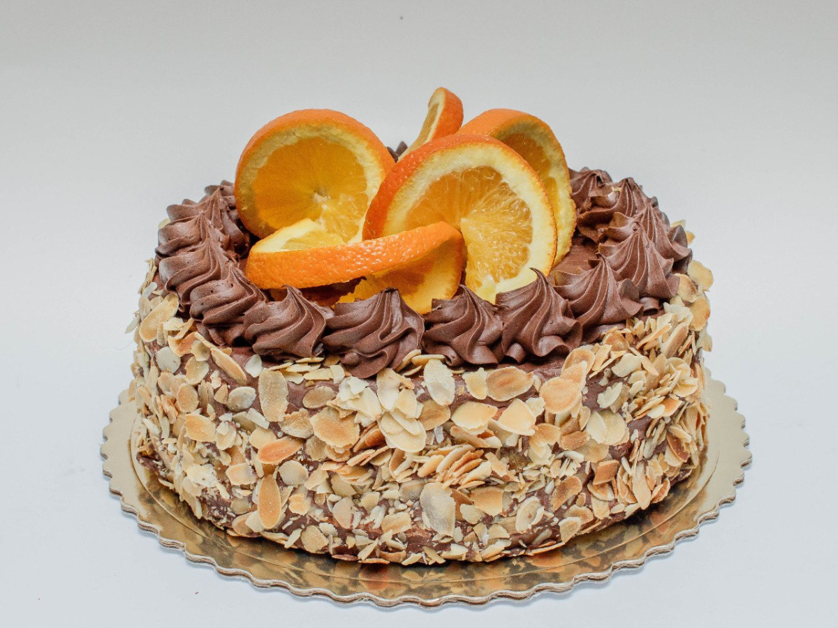 TORT BEZOWY CZEKOLADOWY DUŻY TORT BEZOWY CZEKOLADOWY DUŻY