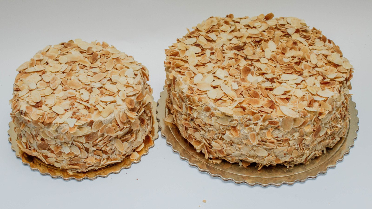 TORT BEZOWY KAWOWY DUŻY TORT BEZOWY KAWOWY DUŻY