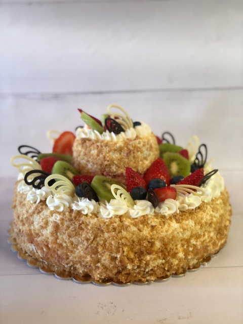 TORT ŚMIETANOWY PIĘTROWY DUŻY TORT ŚMIETANOWY PIĘTROWY DUŻY