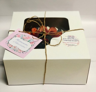 TORT ŚMIETANOWY Z OWOCAMI ŚREDNI